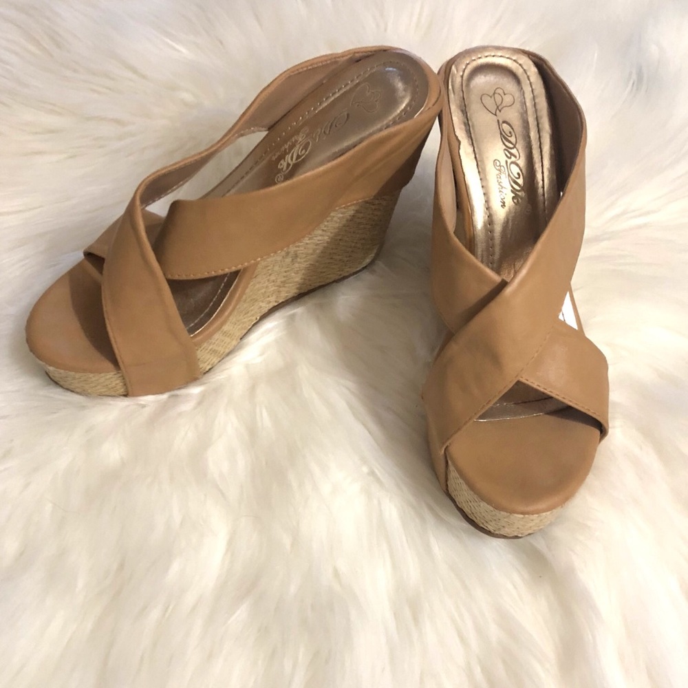 SALE DBDK] slip in nude wedges